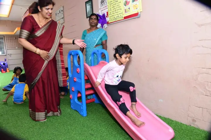 Flashcard learning activity for preschool children